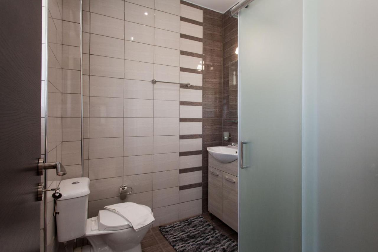 Modern Apt In Glyfada A Breath Away From The Sea - The View 아테네 외부 사진