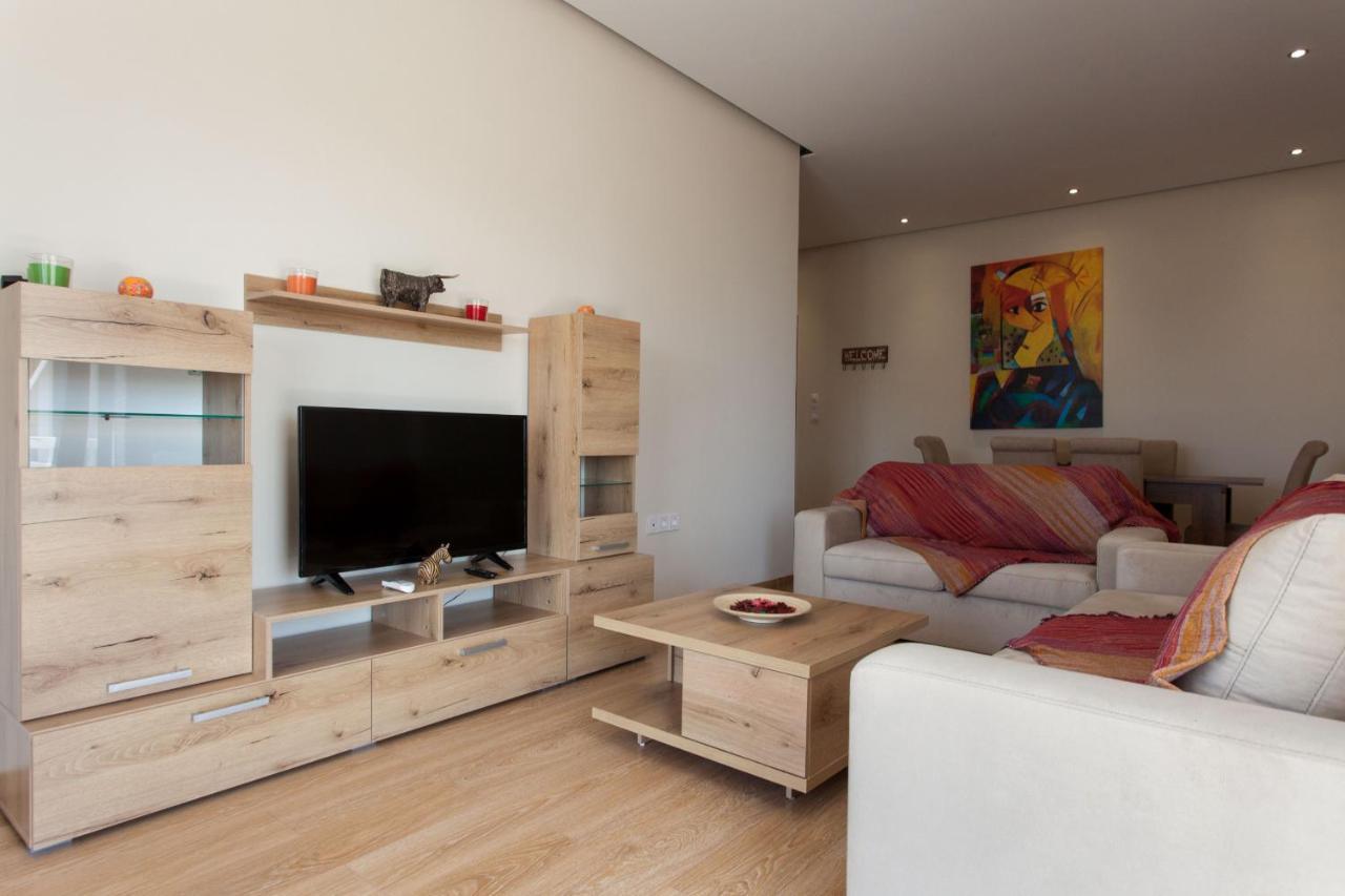 Modern Apt In Glyfada A Breath Away From The Sea - The View 아테네 외부 사진