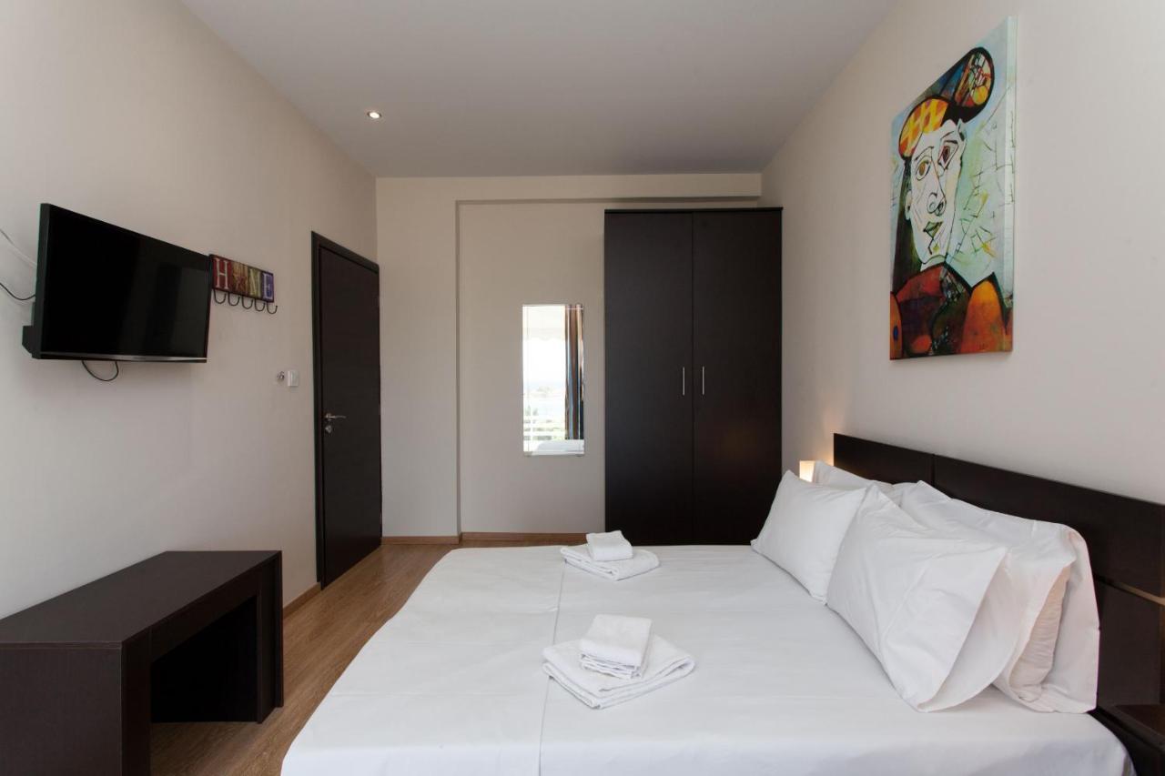 Modern Apt In Glyfada A Breath Away From The Sea - The View 아테네 외부 사진
