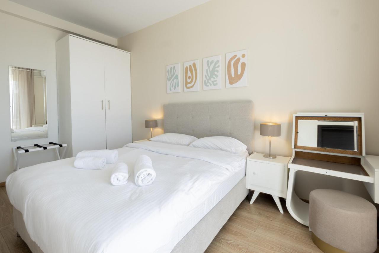 Modern Apt In Glyfada A Breath Away From The Sea - The View 아테네 외부 사진