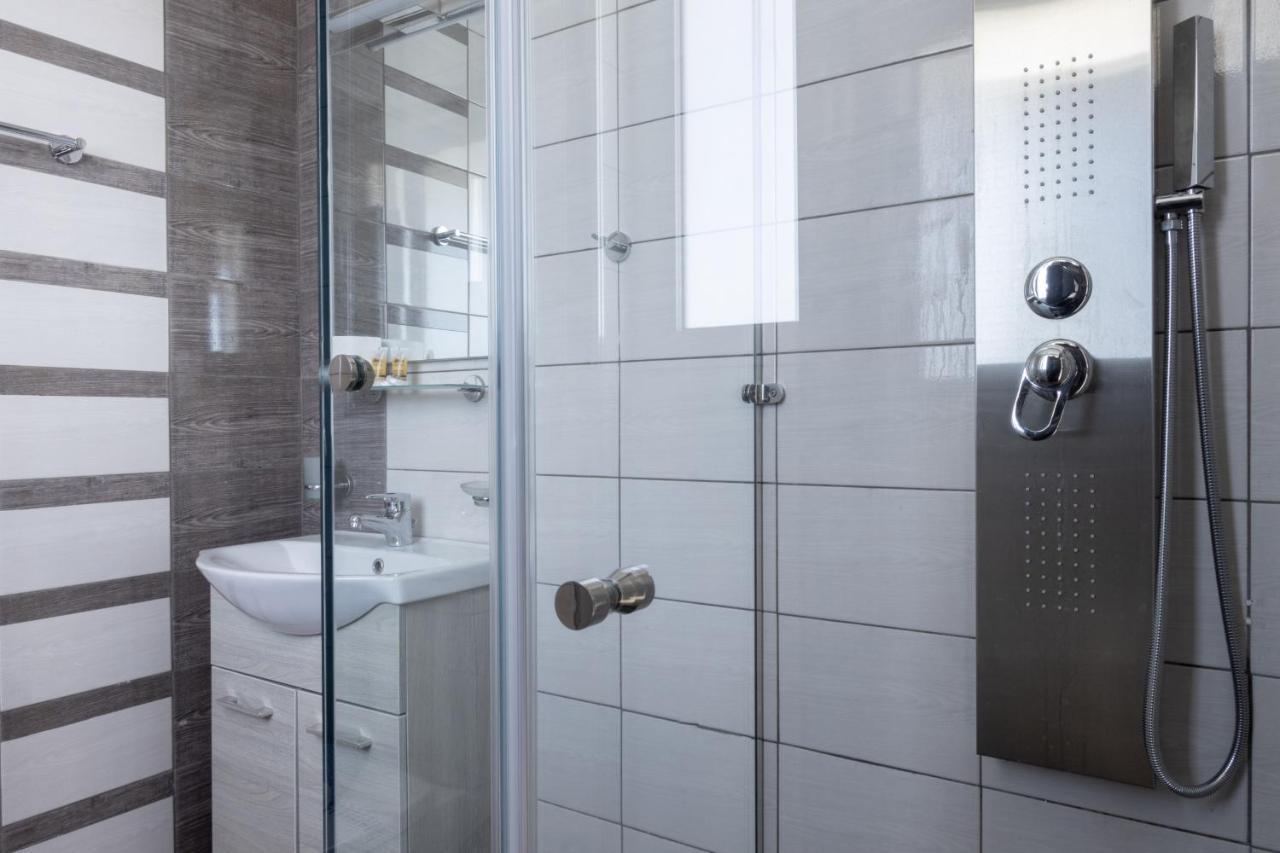 Modern Apt In Glyfada A Breath Away From The Sea - The View 아테네 외부 사진