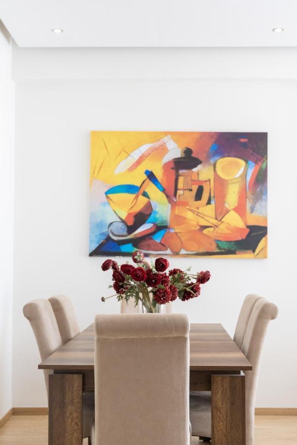 Modern Apt In Glyfada A Breath Away From The Sea - The View 아테네 외부 사진