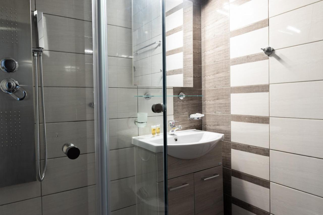 Modern Apt In Glyfada A Breath Away From The Sea - The View 아테네 외부 사진