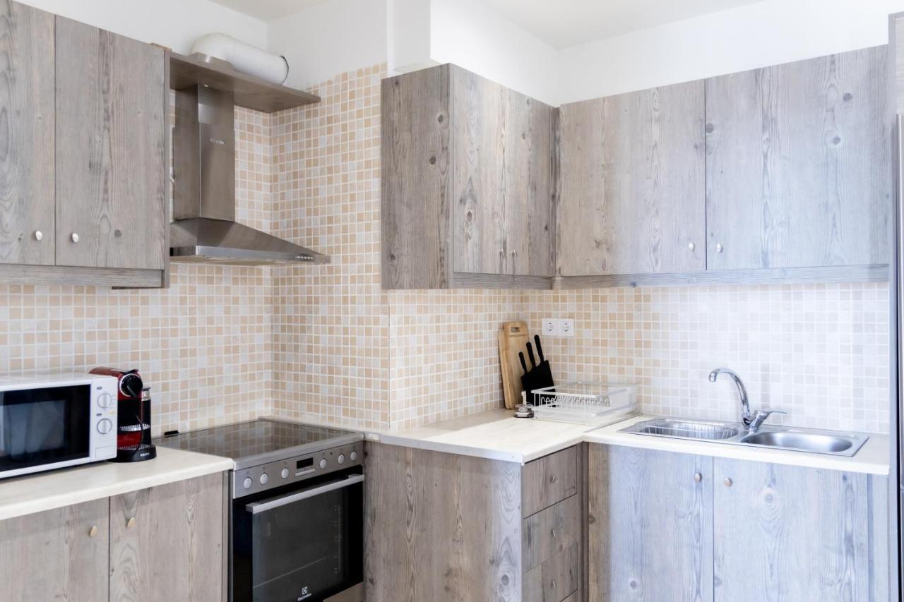 Modern Apt In Glyfada A Breath Away From The Sea - The View 아테네 외부 사진